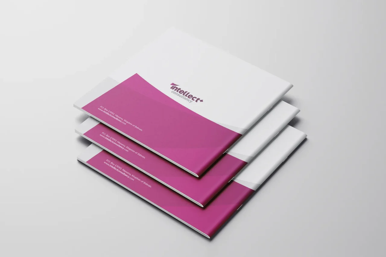 Free_Square_Brochure_Mockup_04web