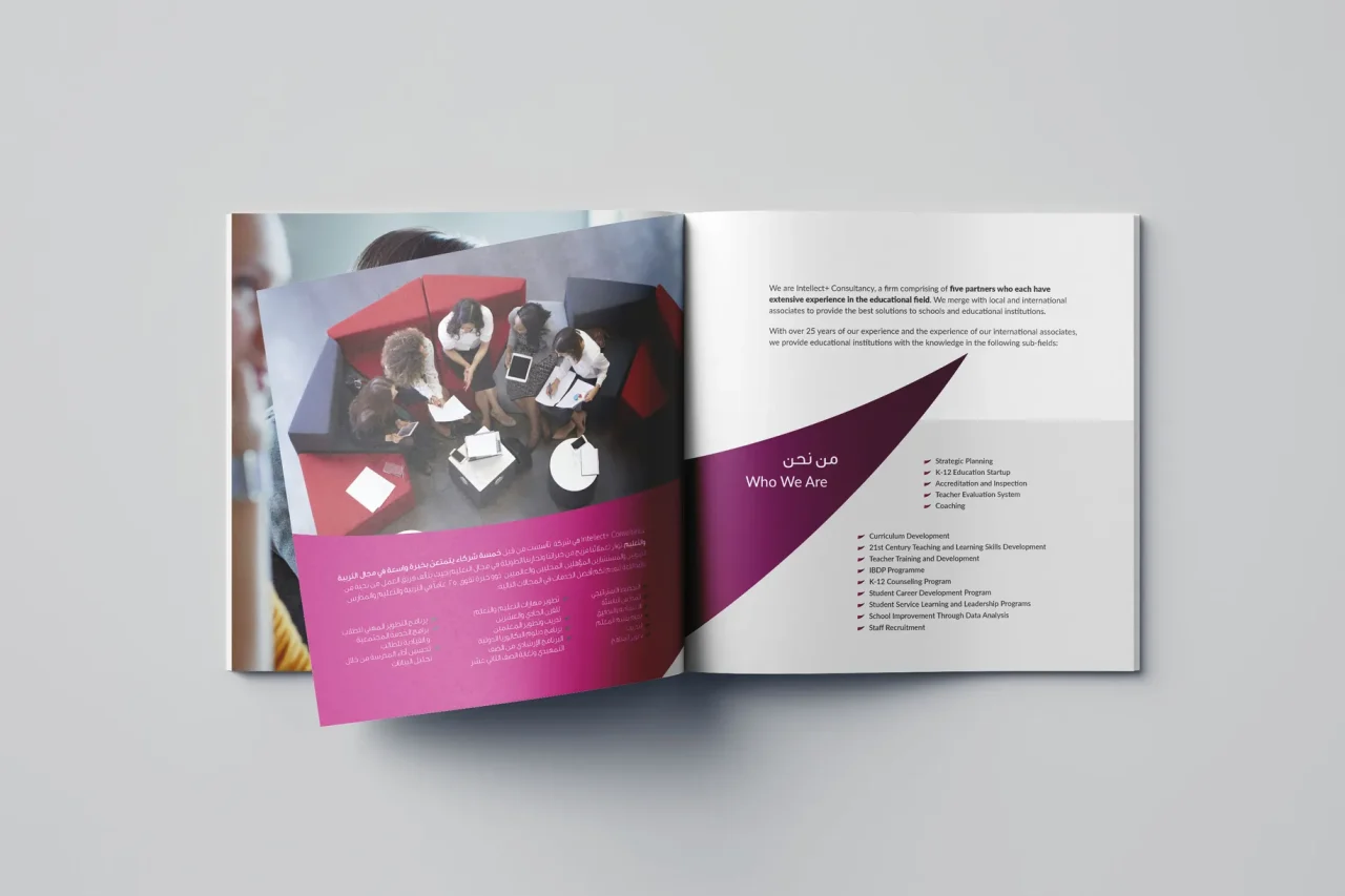 Free_Square_Brochure_Mockup_05web