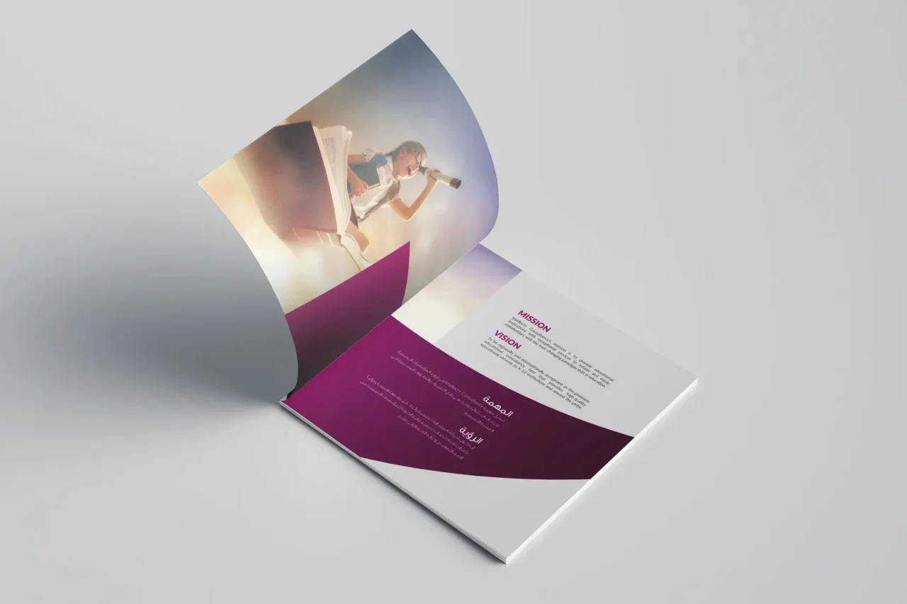 Free_Square_Brochure_Mockup_06web